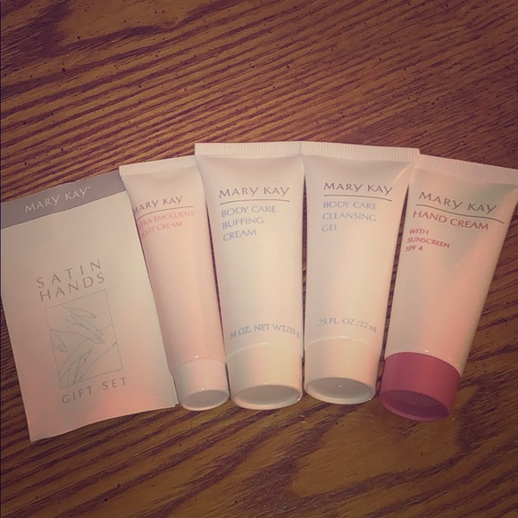 Mary Kay Other - Mary Kay Satin Hands gift set (never used!)